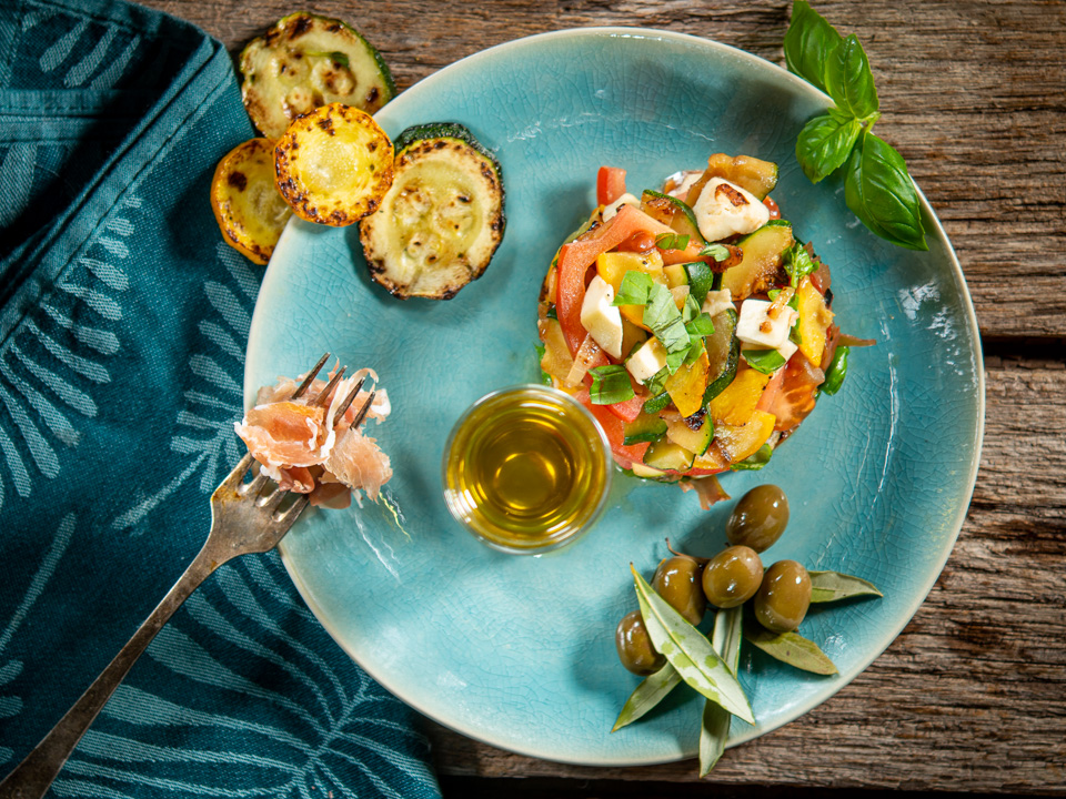 Zucchini mit Mozzarella, Tomate und Parmaschinken Zucchini mit Mozzarella, Tomate und Parmaschinken