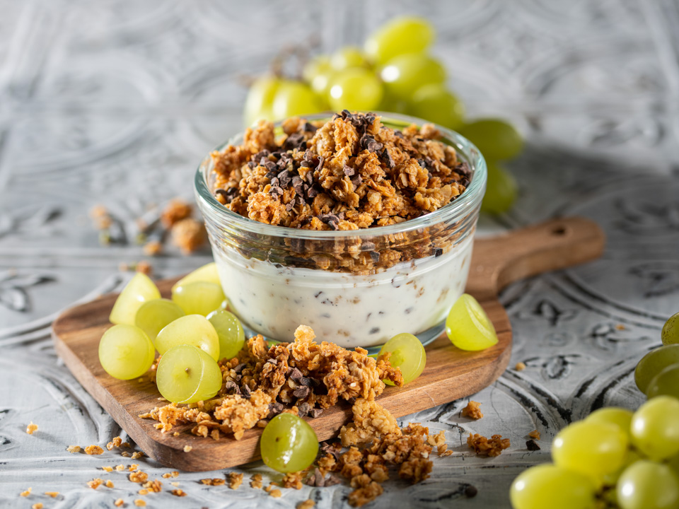 Knuspermüsli mit Trauben und Kakaonibs Knuspermüsli mit Trauben und Kakaonibs