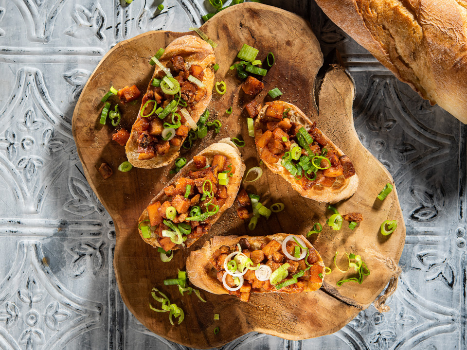 Bruschetta mit Pastinaken und Kräuterseitlingen Bruschetta mit Pastinaken und Kräuterseitlingen