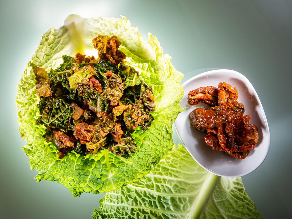 Wirsingkohl mit getrockneten Tomaten