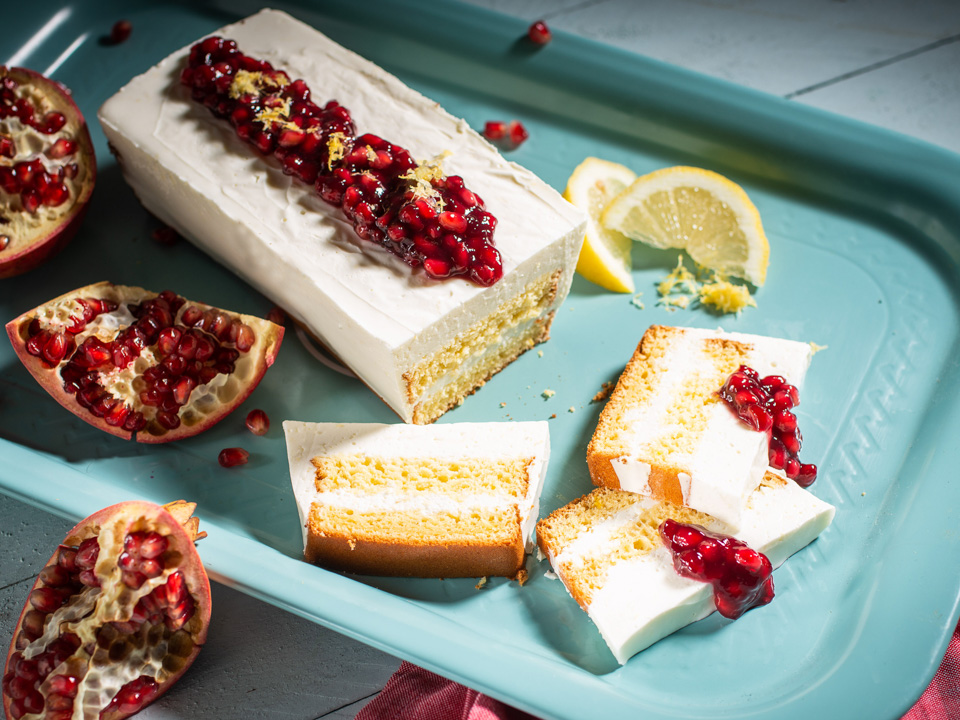 Käsesahneschnitte mit Granatapfeltopping Käsesahneschnitte mit Granatapfeltopping