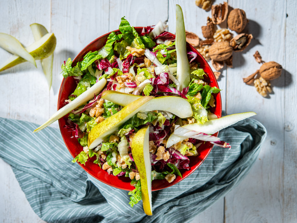 Birnen-Walnuss-Salat mit Radicchio