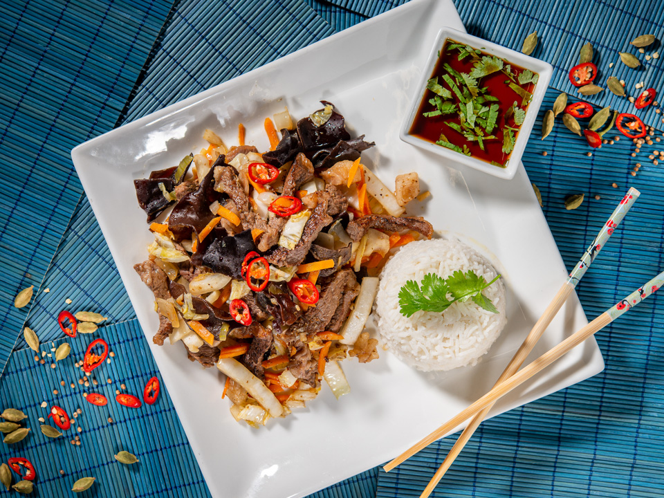 Chinakohl mit Rindfleisch aus dem Wok