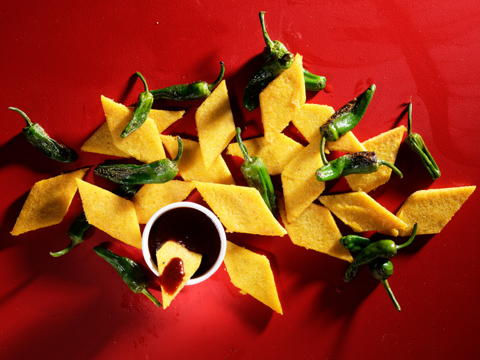 Polenta-Ecken mit Paprika und Chipotle-BBQ-Sauce Polenta-Ecken mit Paprika und Chipotle-BBQ-Sauce