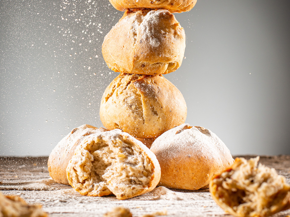 Dinkel-Walnuss-Brötchen Dinkel-Walnuss-Brötchen