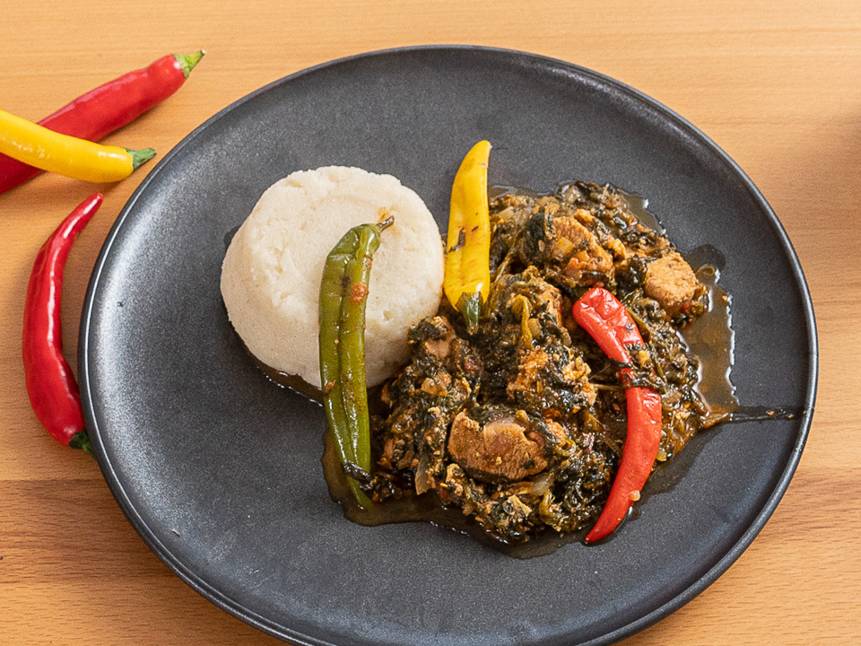 Gboma Dessi (Spinatsoße mit Fleisch) Gboma Dessi (Spinatsoße mit Fleisch)