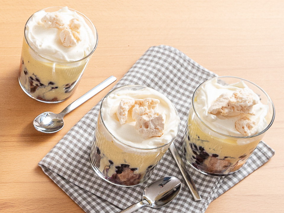 Trifle (Englische Süßspeise mit Vanillesoße) Trifle (Englische Süßspeise mit Vanillesoße)
