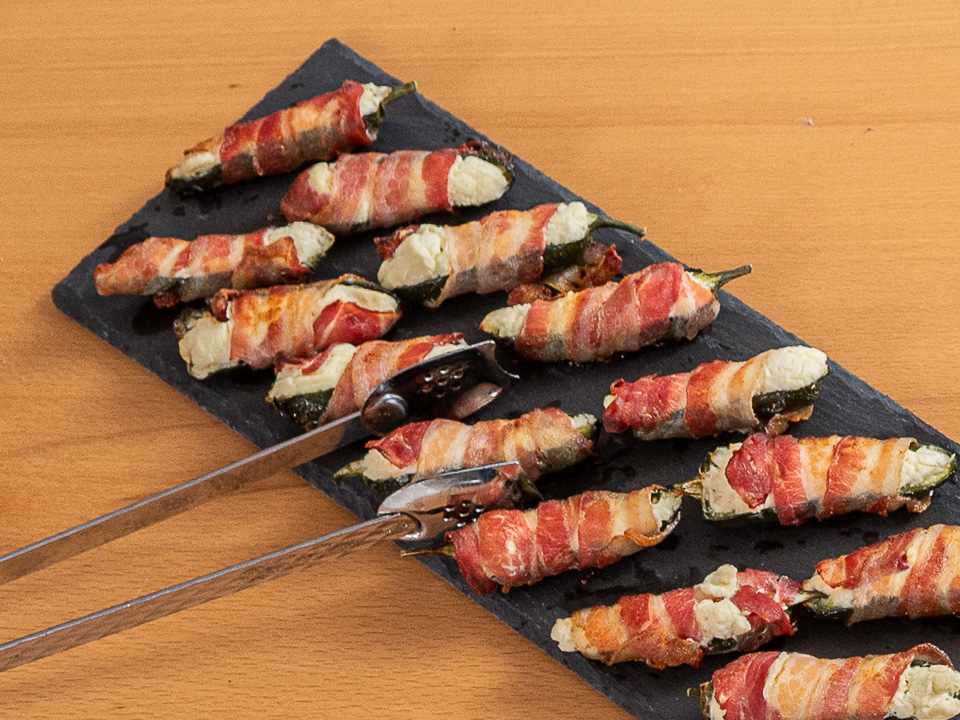 Jalapeño Poppers (Gefüllte Jalapeño-Schoten) Jalapeño Poppers (Gefüllte Jalapeño-Schoten)
