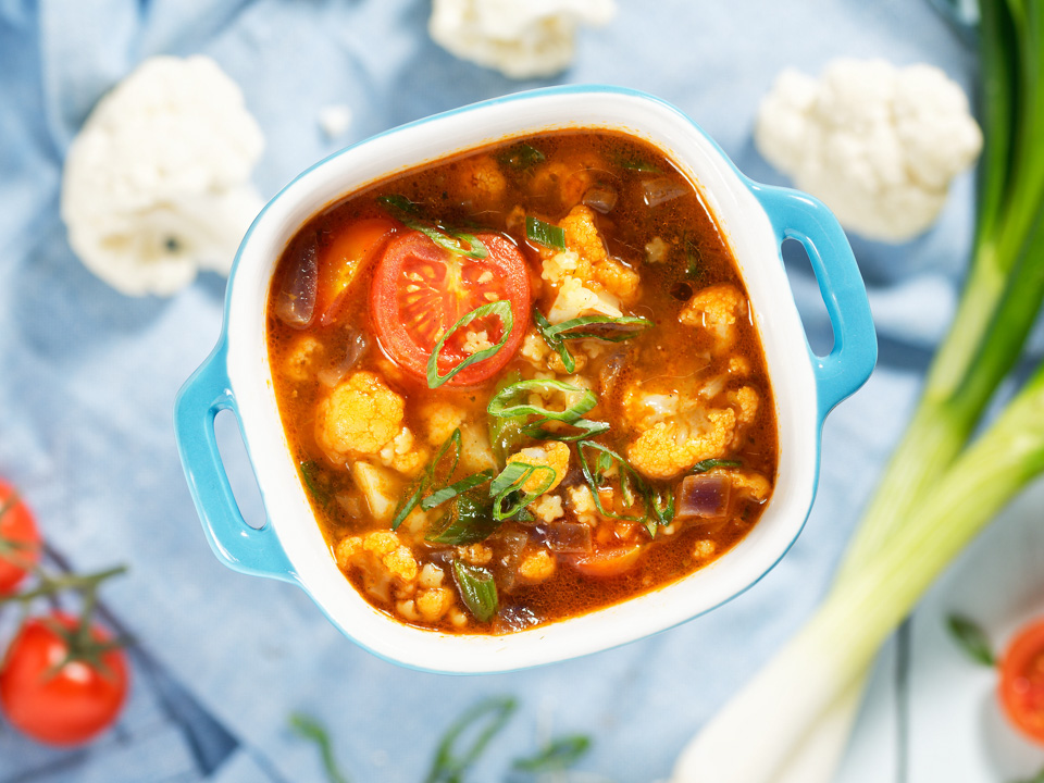 Minestrone mit Blumenkohl und Tomate Minestrone mit Blumenkohl und Tomate