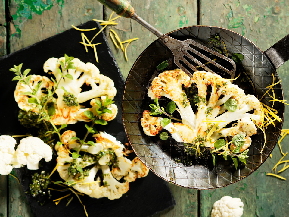 Blumenkohlschnitzel mit Oregano-Gremolata Blumenkohlschnitzel mit Oregano-Gremolata