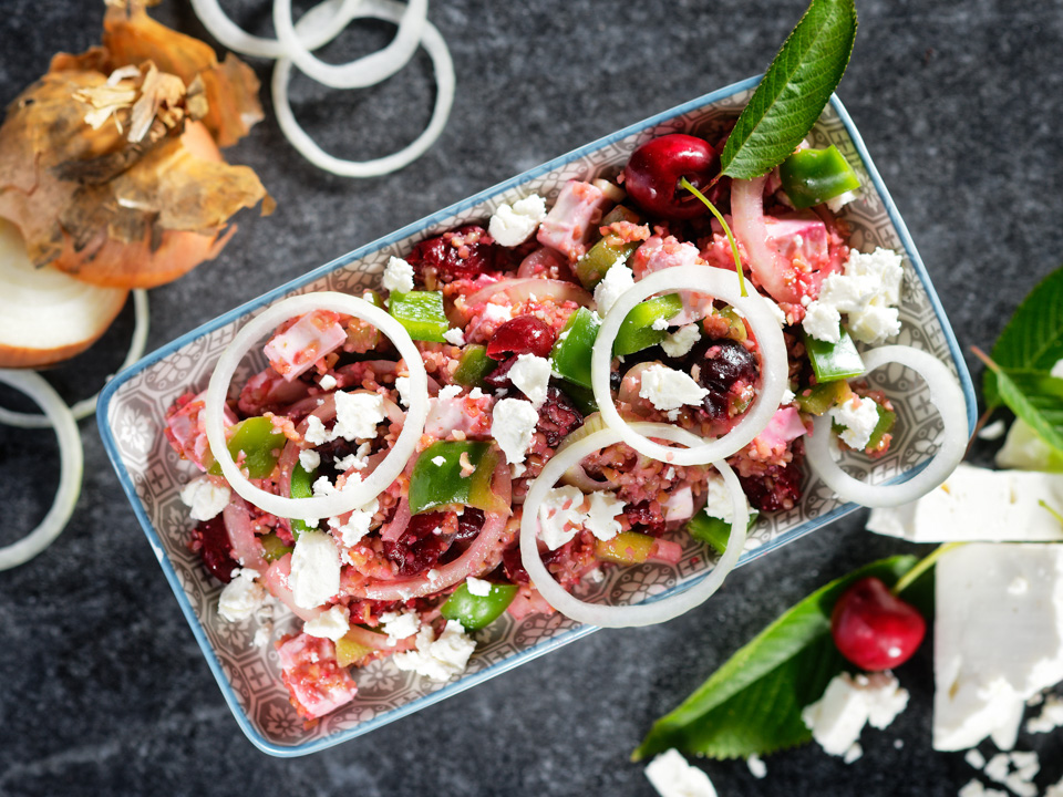 Bulgursalat mit Kirschen und Feta