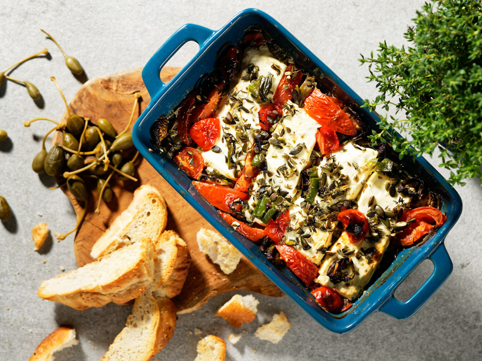 Ofenfeta mit Thymian und Tomaten
