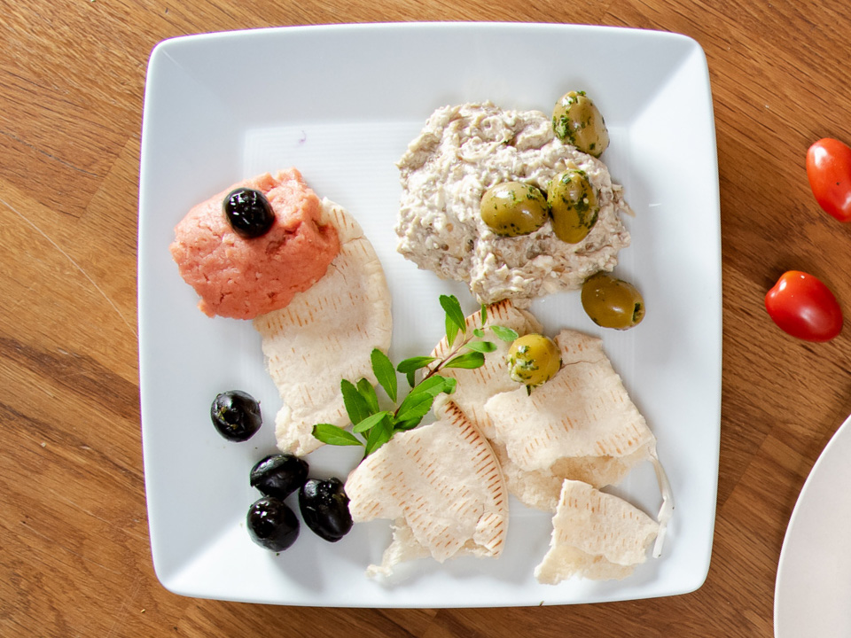 Melitzanosalata und Taramosalata (Auberginencreme und Fischpaste) Melitzanosalata und Taramosalata (Auberginencreme und Fischpaste)