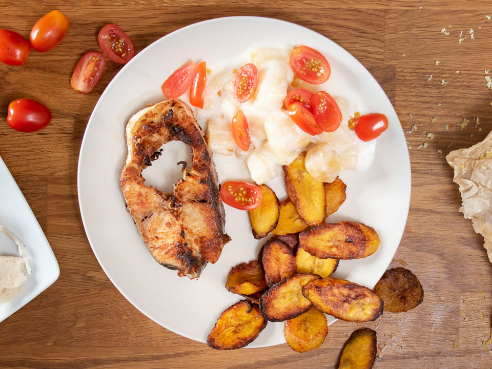 Muhogo na samaki (Maniok und Fisch)