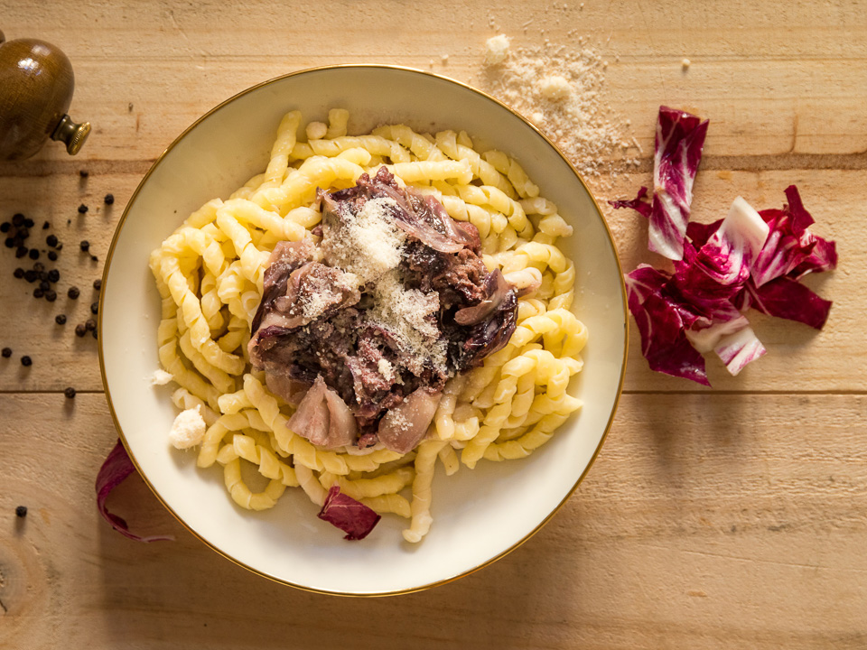 Pasta Strozzapreti al Radicchio (Nudeln mit Radicchio-Soße)