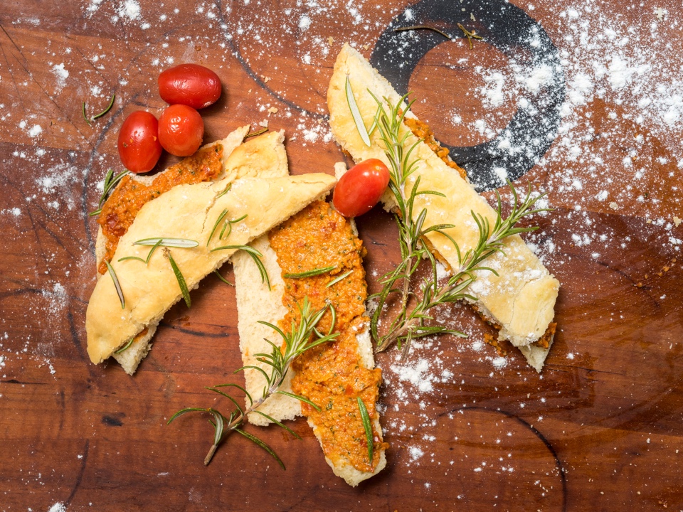 Focaccia con Crema di Pomodori Focaccia con Crema di Pomodori
