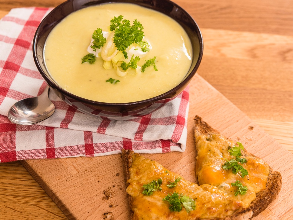 Cawl cennin with Welsh Rarebit Cawl cennin with Welsh Rarebit