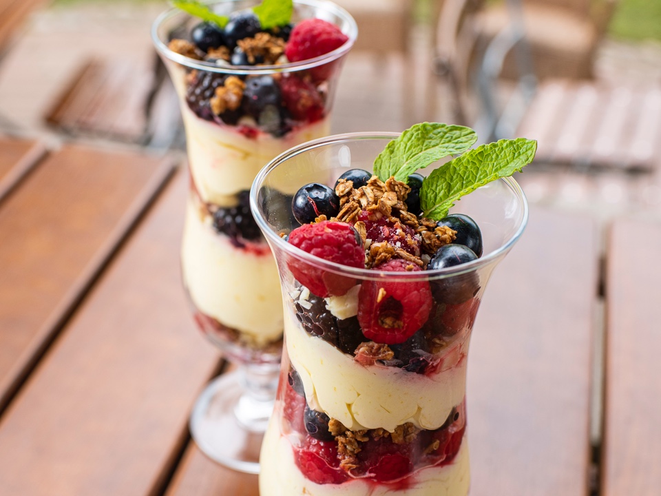 Schokomousse mit Beeren