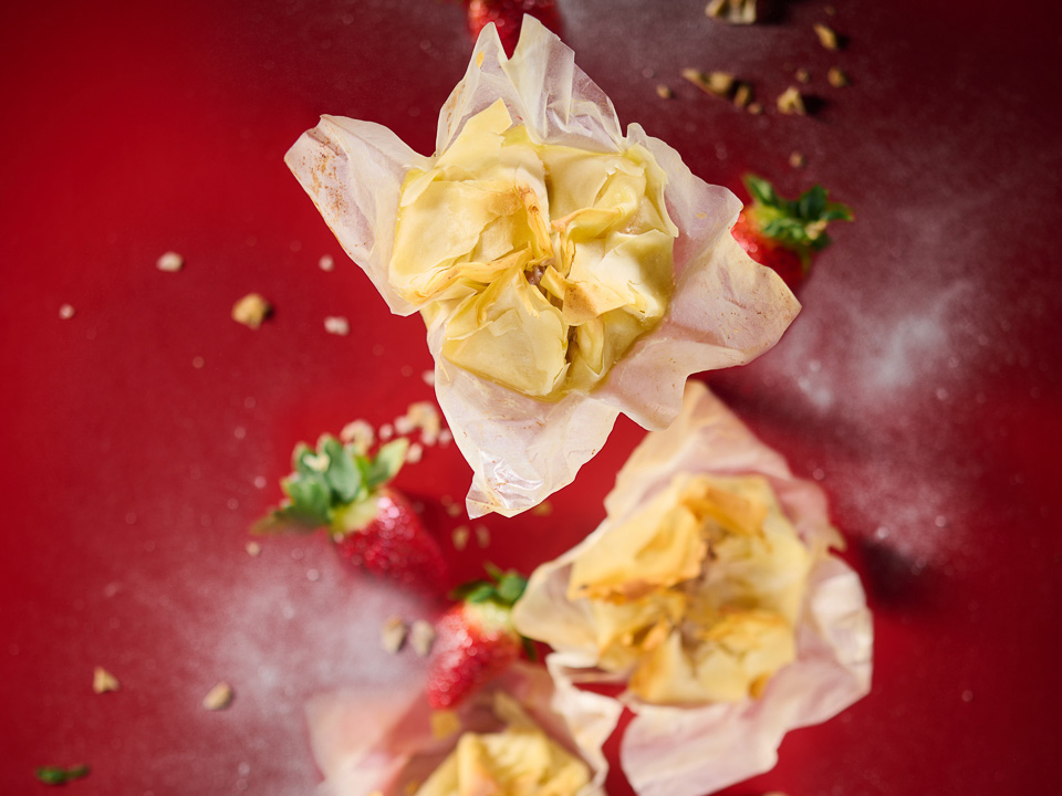Filo-Päckchen mit Ricotta-Erdbeer-Creme