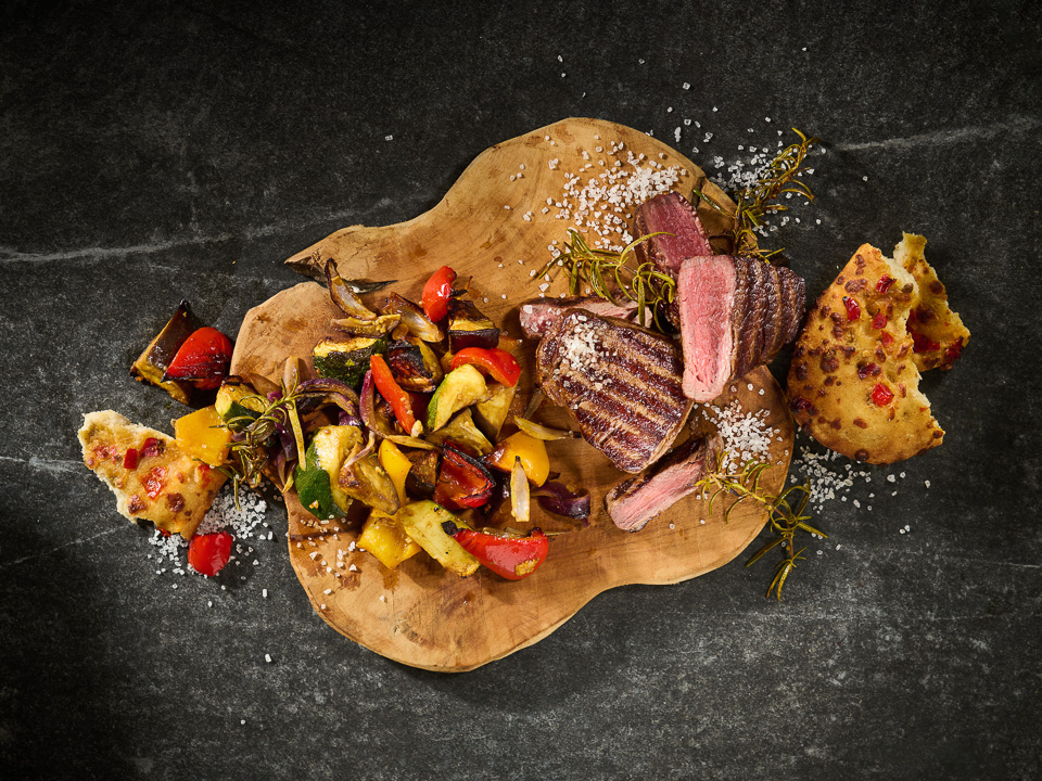 Rinderfilet vom Grill mit mediterranem Gemüse Rinderfilet vom Grill mit mediterranem Gemüse