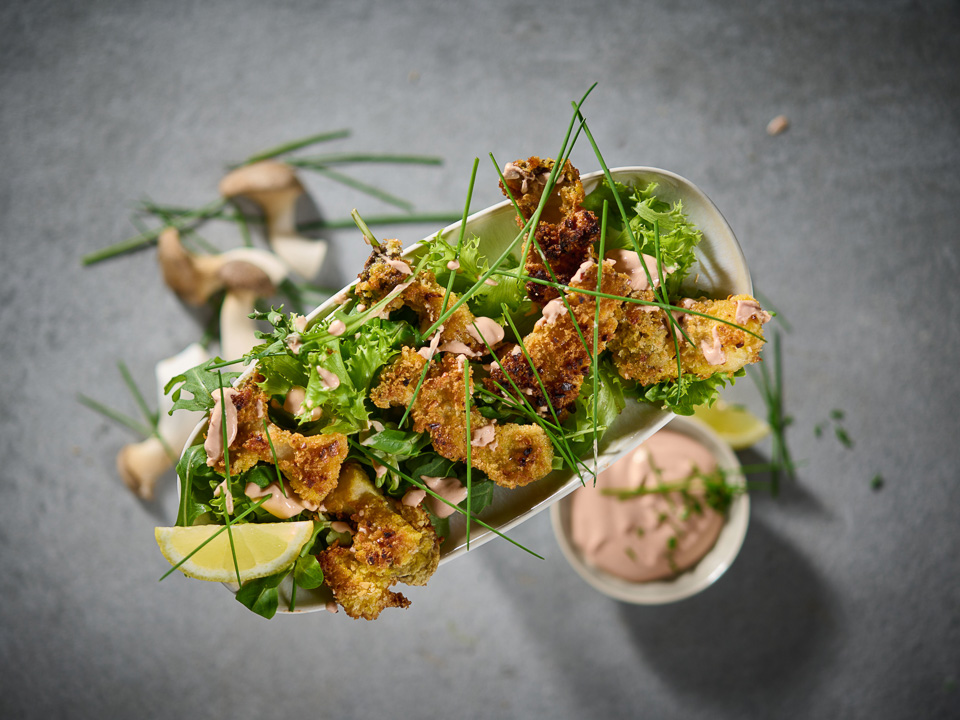 Gebackene Kräuterseitlinge in Cashew-Pankomehl Gebackene Kräuterseitlinge in Cashew-Pankomehl