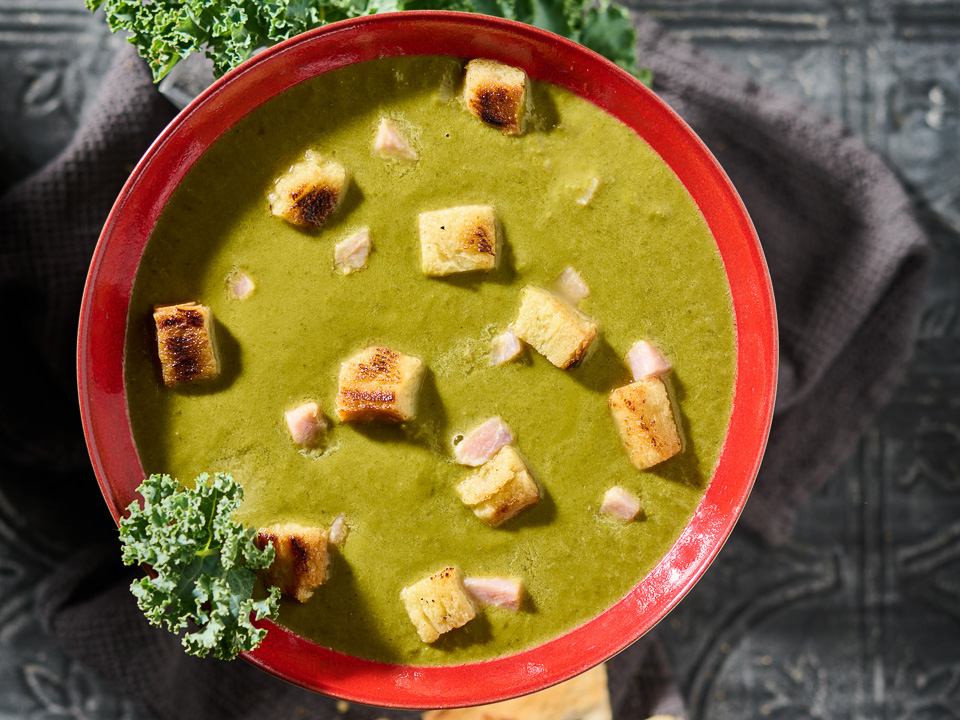 Grünkohl-Erbsen-Suppe mit Kasseler