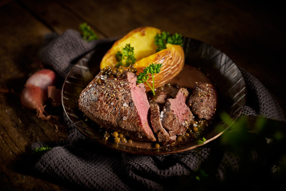 Rinderhüftsteak mit Ofenkartoffel und Rotweinsoße