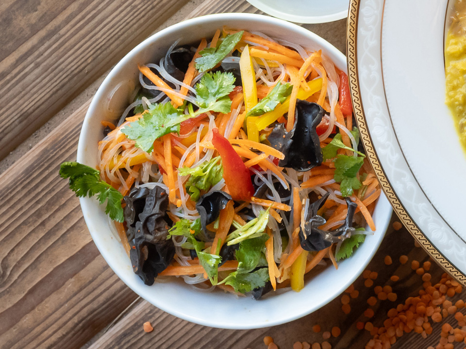 Jiācháng liángbàn fěnsīī (Chinesischer Glasnudelsalat)