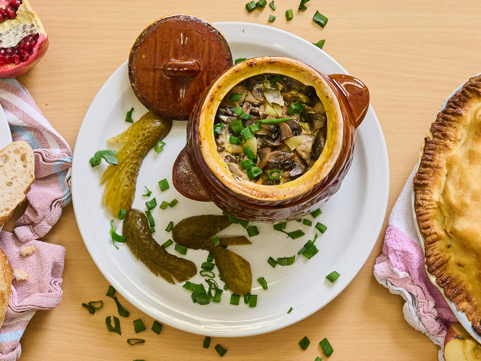 Zharkoje w Gorschotschki (Eintopf in Tontöpfen)