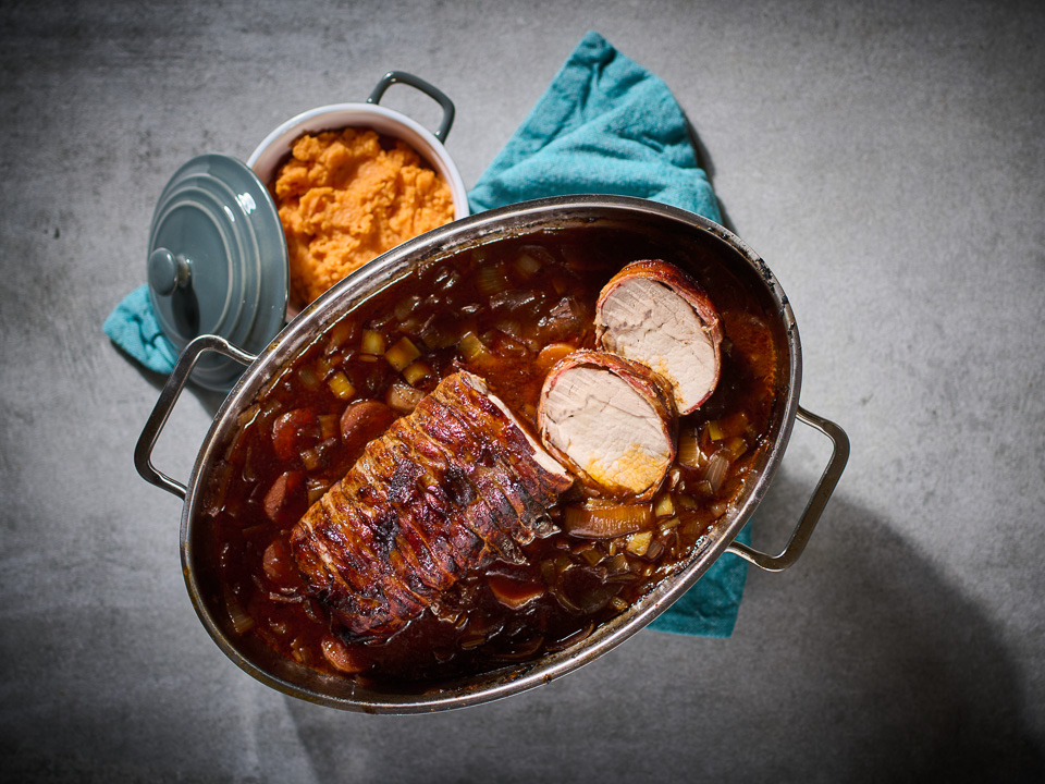 Schweinebraten im Speckmantel