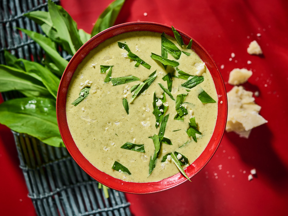 Bärlauchsuppe mit Muskatnuss