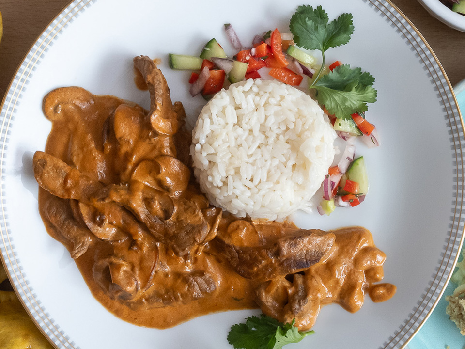 Beef Stroganoff (Boeuf Stroganoff mit Reis und Vinaigrette)