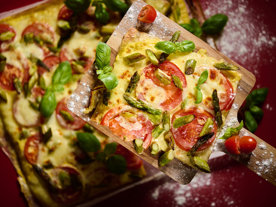 Tomaten-Spargel-Pizza