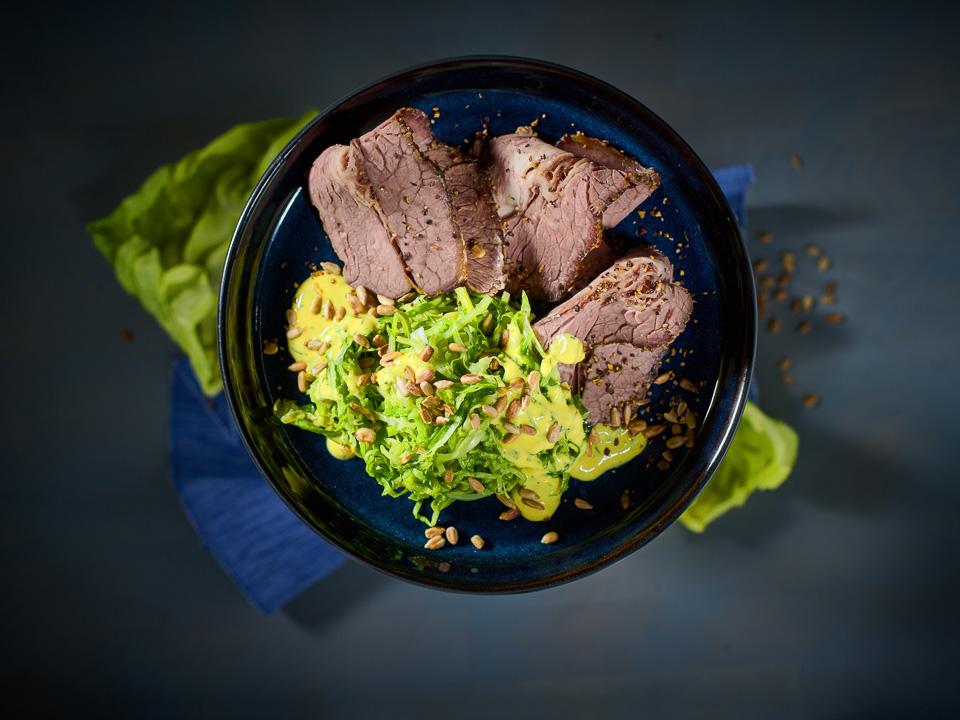 Brisket aus dem Smoker mit Spitzkohlsalat