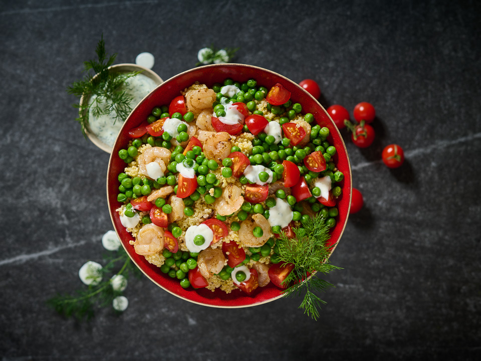 Hirse-Bowl mit Erbsen und Shrimps