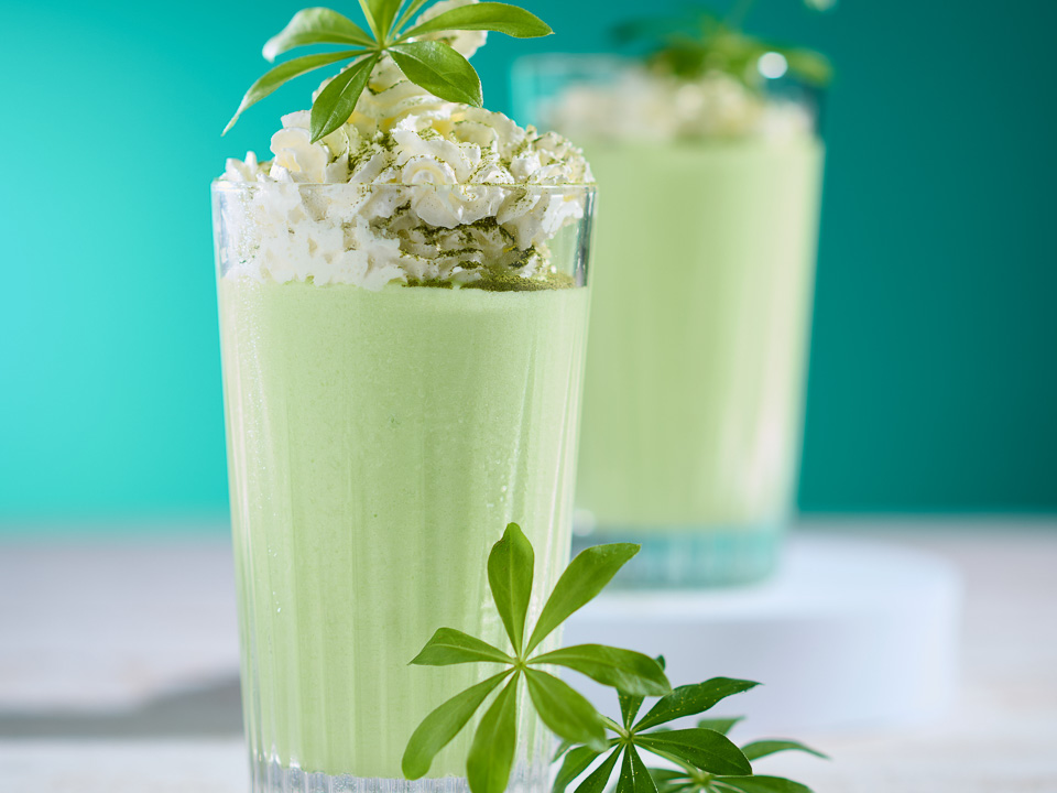 Milchshake mit Waldmeister-Vanille-Eis