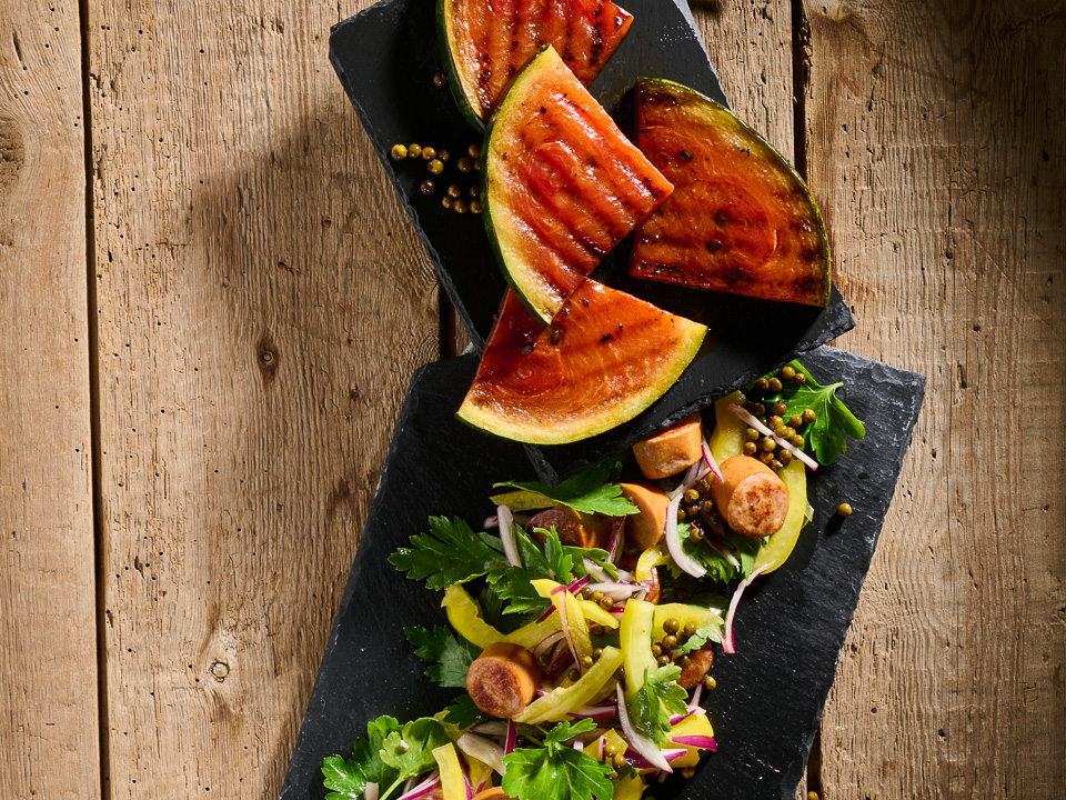 Wurstsalat mit gegrillter Wassermelone