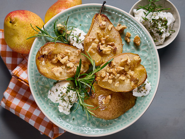 Gebackene Birnen mit Ziegenfrischkäse