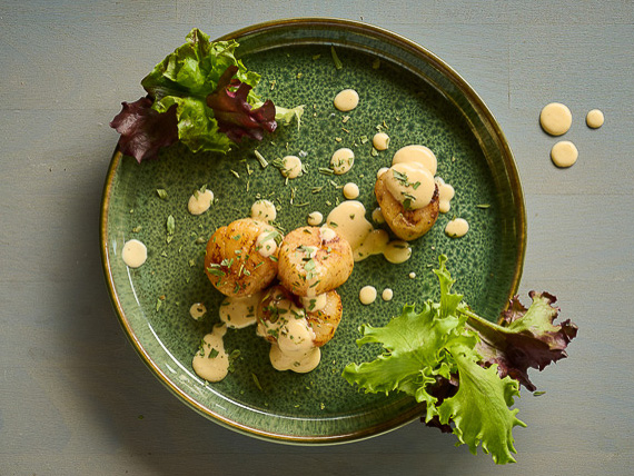 Gebratene Jakobsmuscheln mit Weißweinzabaione