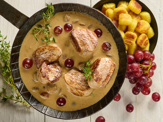 Schweinefilet mit Gorgonzola und roten Trauben
