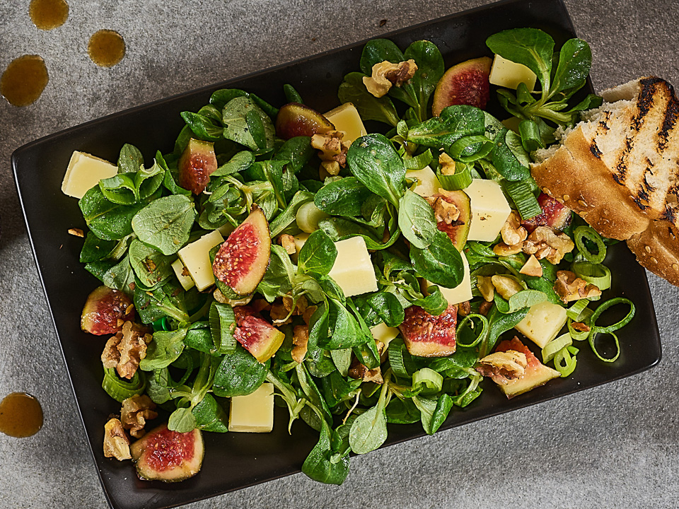 Feldsalat mit Feigen und Walnüssen