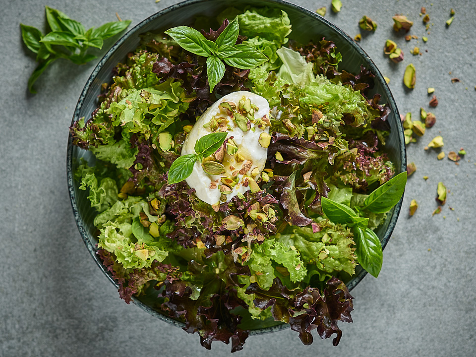 Burrata mit Pistazien und Himbeeressig